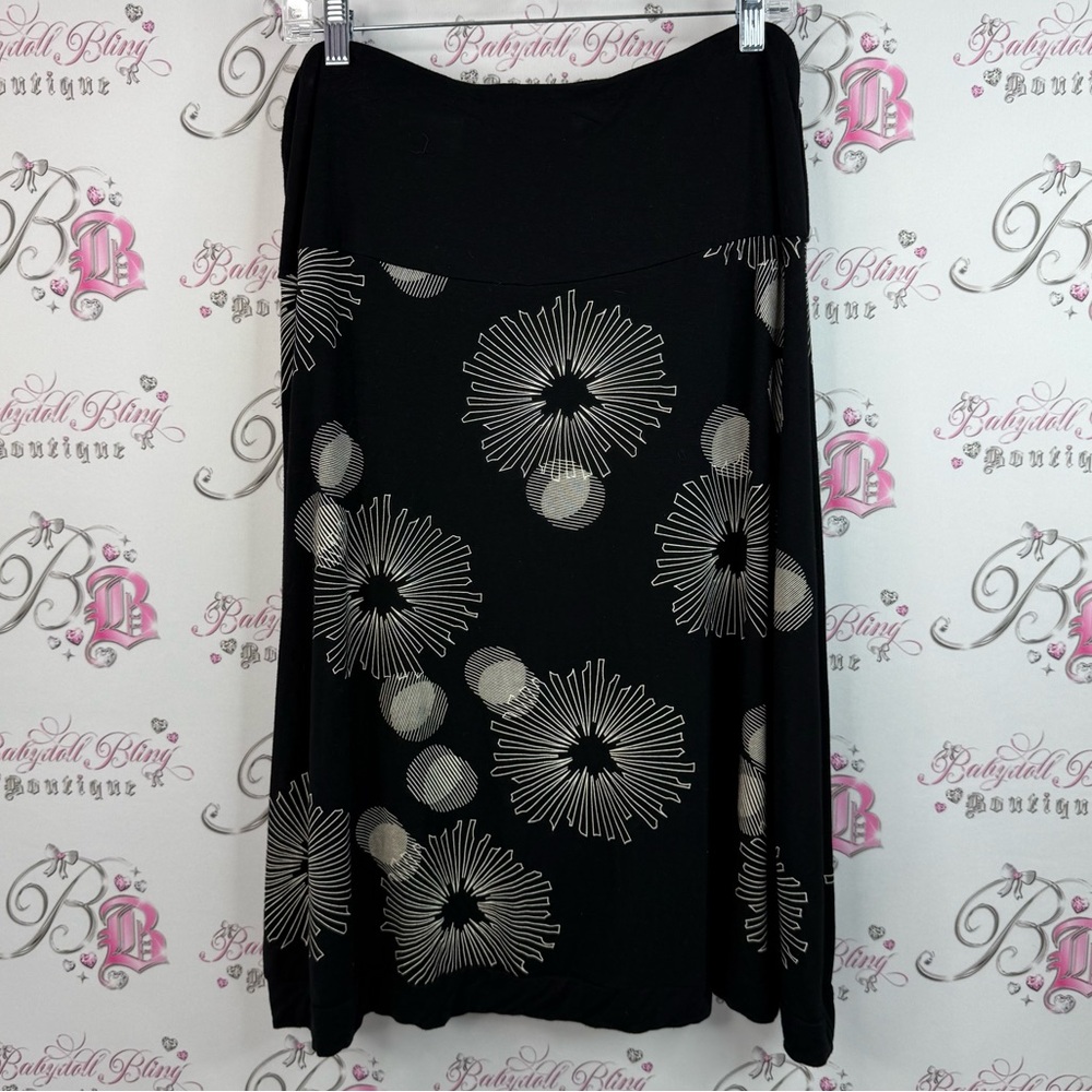 Maya skirt fireworks flowers flowy Black and White Floral A-Line Skirt